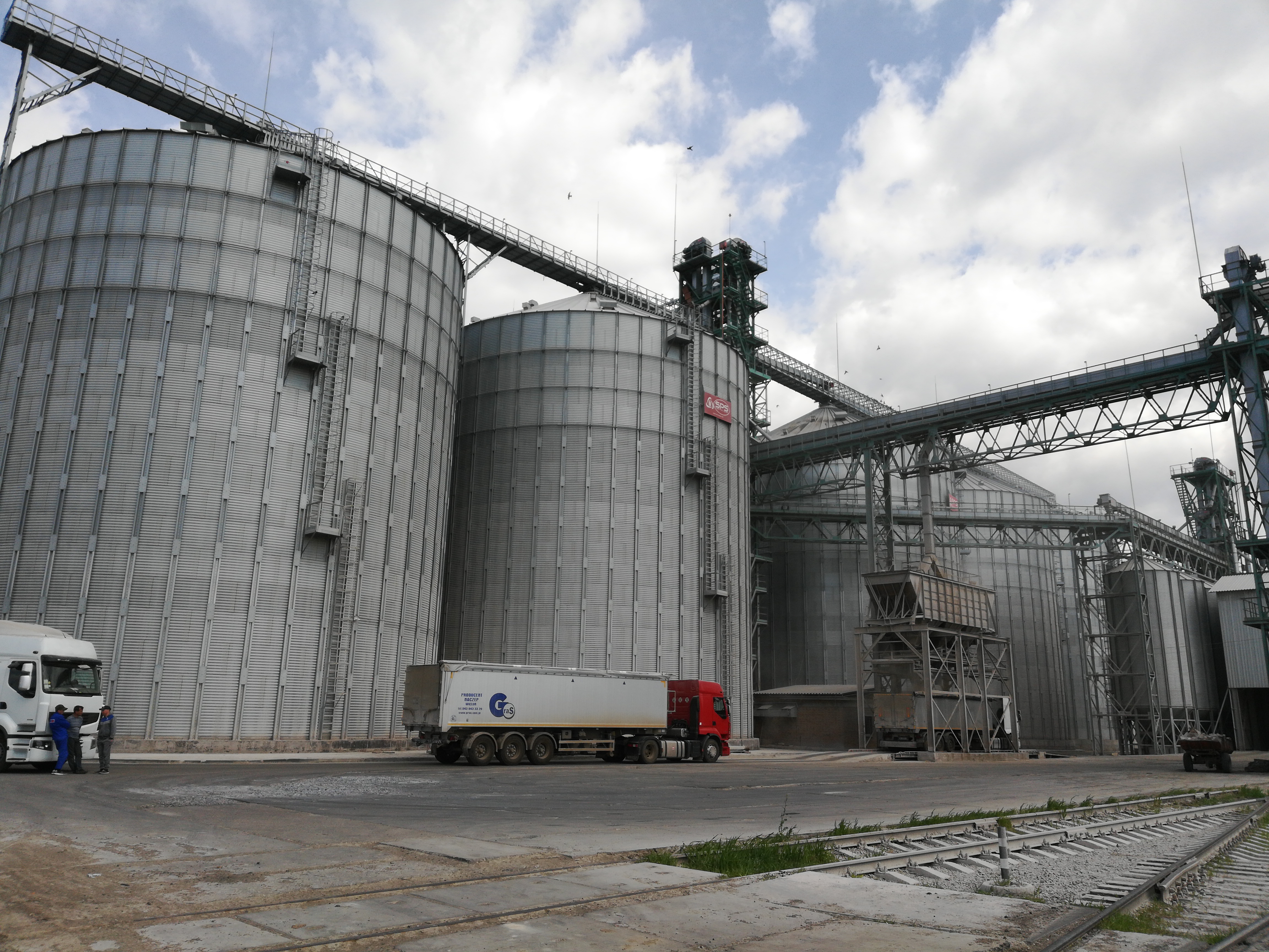 silos